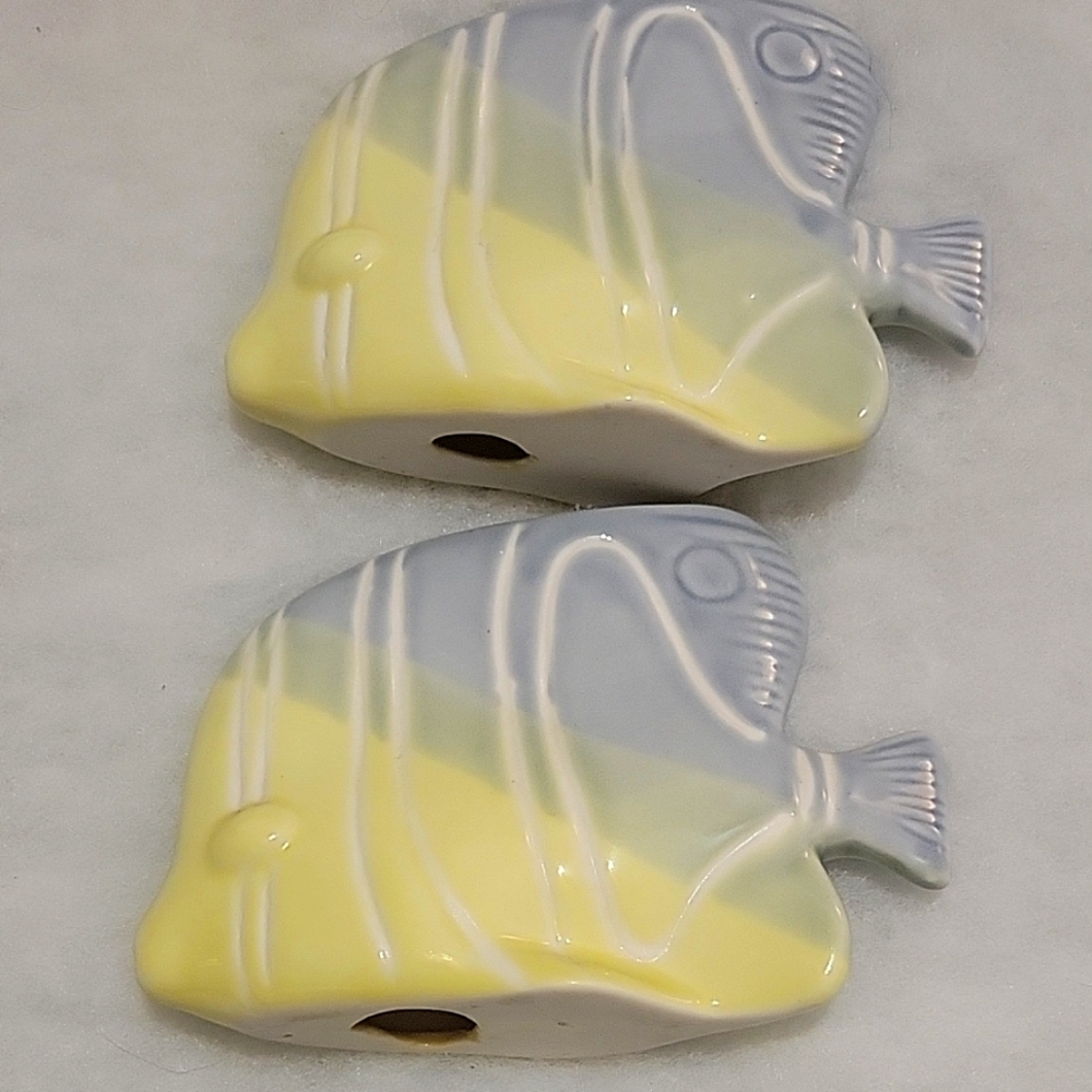 2 Ceramic decorative fish